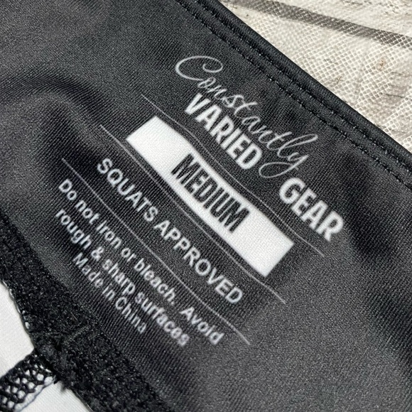 Women’s Medium CVG Constantly Varied Gear Mermaid Skull Leggings Excellent Cond - Picture 8 of 11